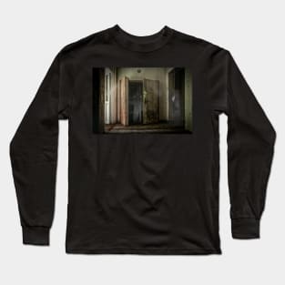 DOOR GHOST KNOCKER ART PRINTS Long Sleeve T-Shirt